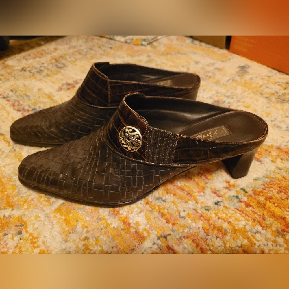 Brighton "Tryst" Brown Leather Woven Croc Embossed Slip On Mules Heels Size 9N